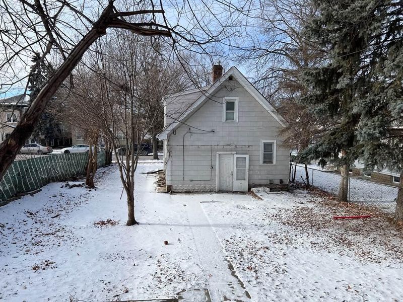 3210 Girard Ave N, Minneapolis, MN 55412