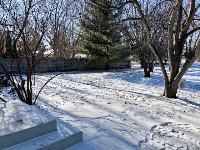 9947 Queen Cir, Bloomington, MN 55431