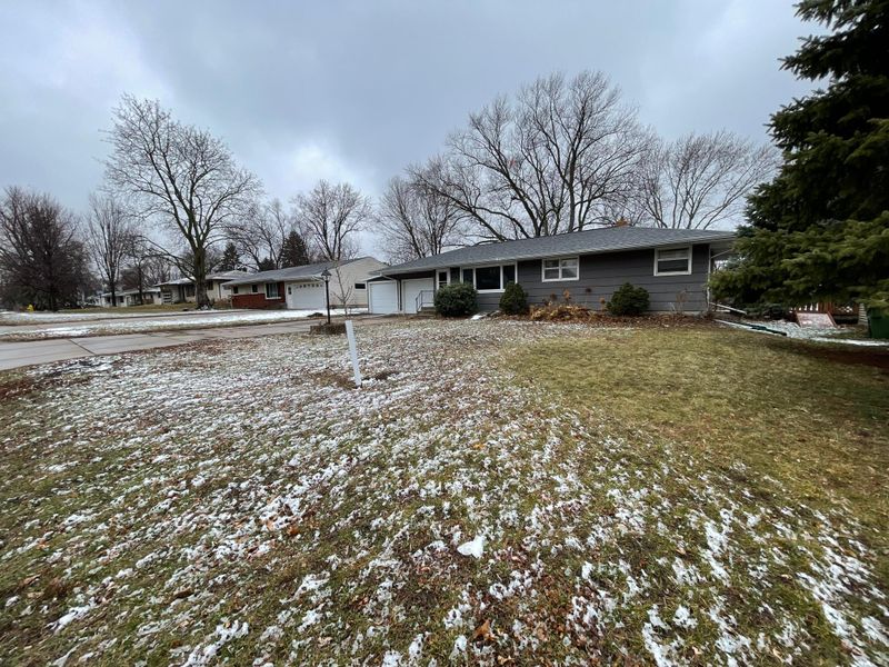 2721 Matilda St, Roseville, MN 55113