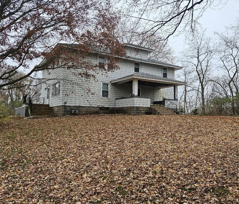 301 Mound Park Dr, Elk Mound, WI 54739