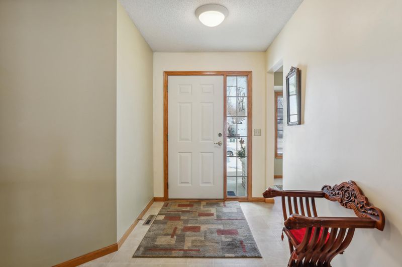 1641 Cohansey St, Saint Paul, MN 55117