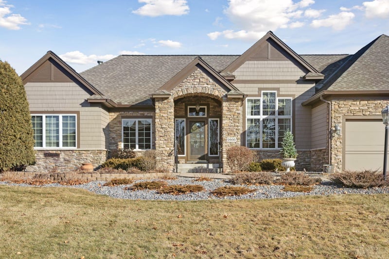 9466 Wedgewood Dr, Woodbury, MN 55125