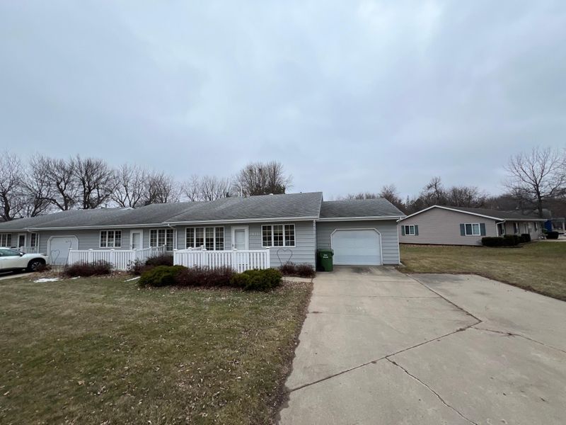 925 Liberty Dr #3, Worthington, MN 56187