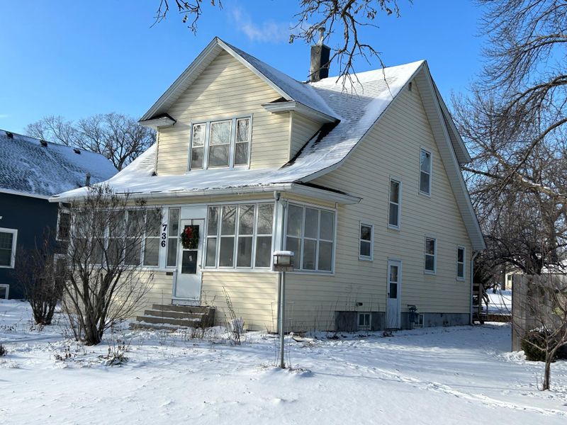 736 Main St S, Hutchinson, MN 55350