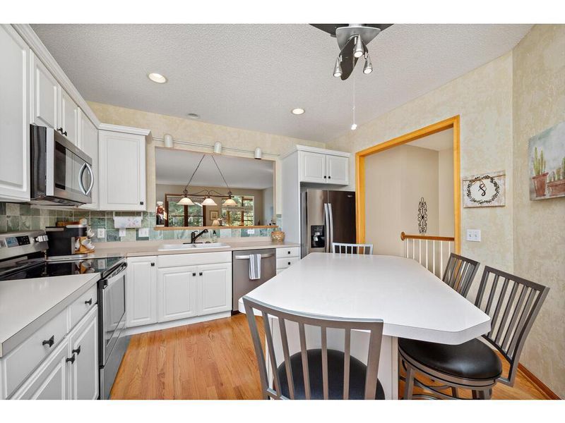 7280 Bordner Dr, Inver Grove Heights, MN 55076