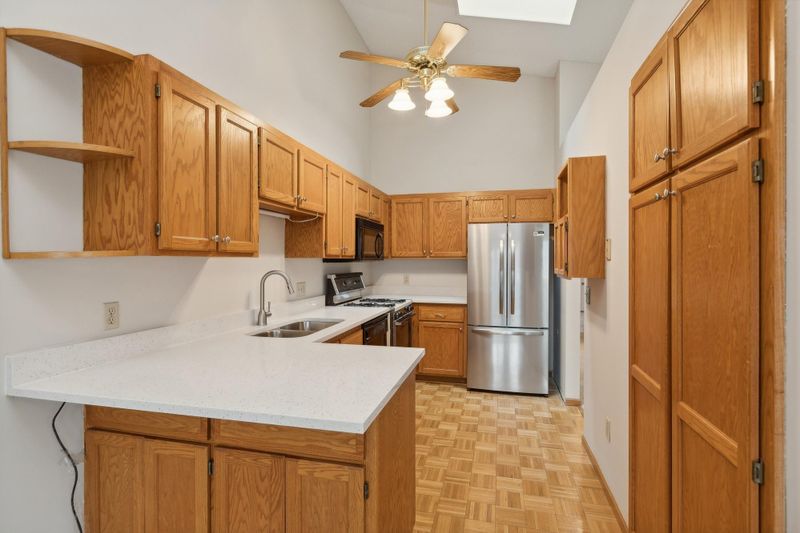 1615 Clemson Dr #B, Eagan, MN 55122