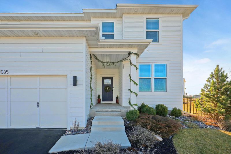 9085 Meadows Dr, Victoria, MN 55386