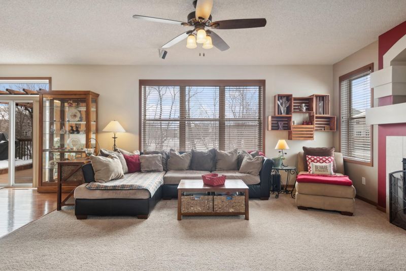 956 Creekwood Dr N, Champlin, MN 55316