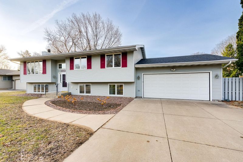 1442 Lark Ave, Maplewood, MN 55109