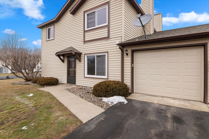 1528 Clemson Dr #A, Eagan, MN 55122