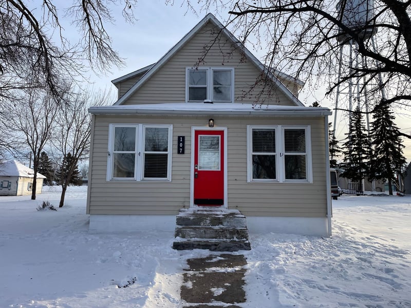 107 E 4th St, Cyrus, MN 56323