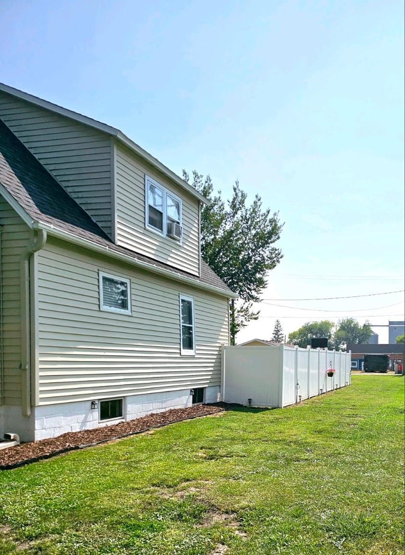 107 E 4th St, Cyrus, MN 56323