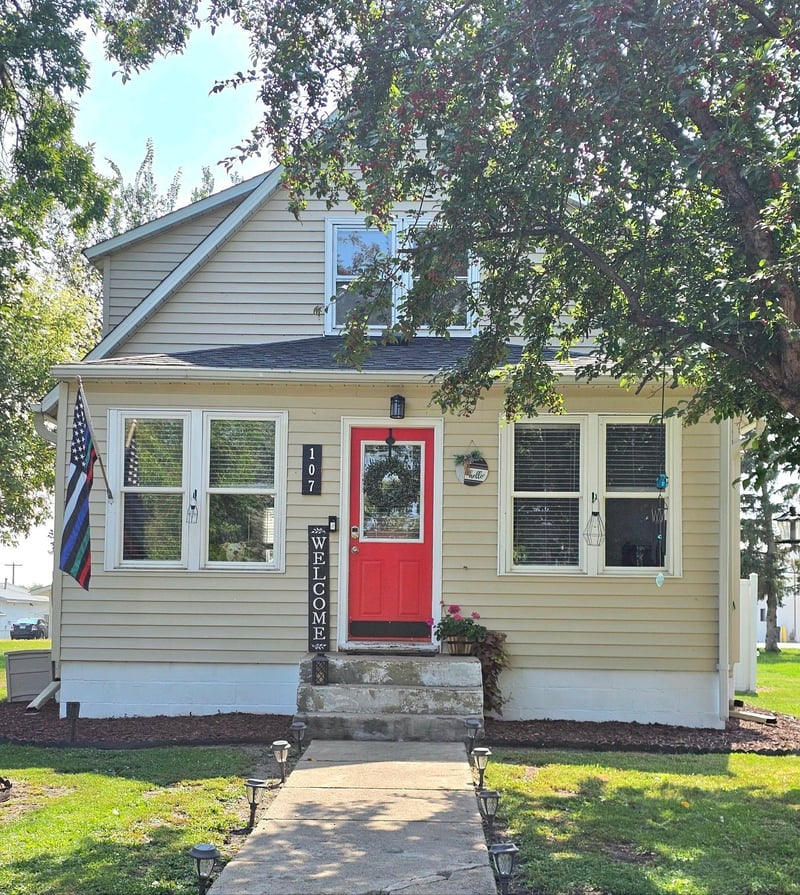 107 E 4th St, Cyrus, MN 56323