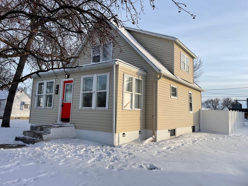 107 E 4th St, Cyrus, MN 56323