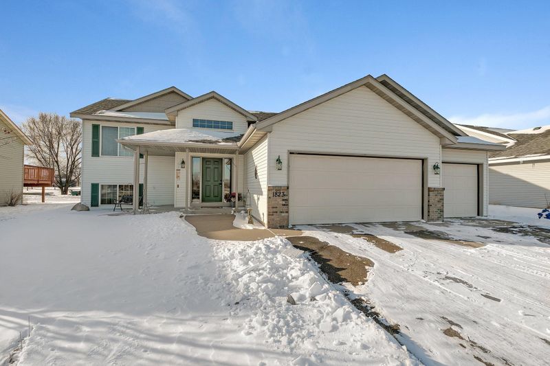 1823 W Oakes Dr, Saint Cloud, MN 56303