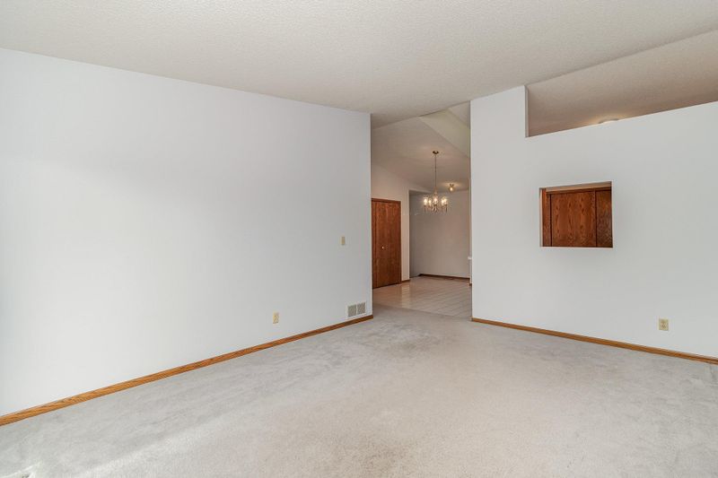 2057 N Park Dr #6, Saint Paul, MN 55119