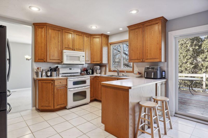 204 Stevens Ct, Burnsville, MN 55306