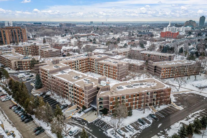7220 York Ave S #520, Edina, MN 55435