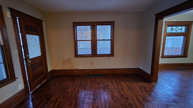 990 3rd St E, Saint Paul, MN 55106
