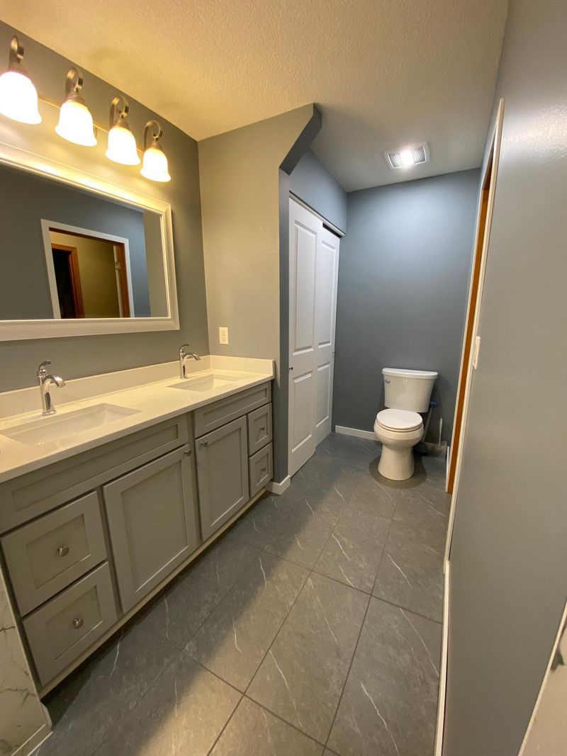 4018 Cedar Grove Ln, Eagan, MN 55122