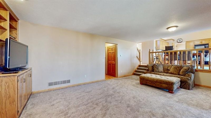 6467 Fawn Ln, Lino Lakes, MN 55014