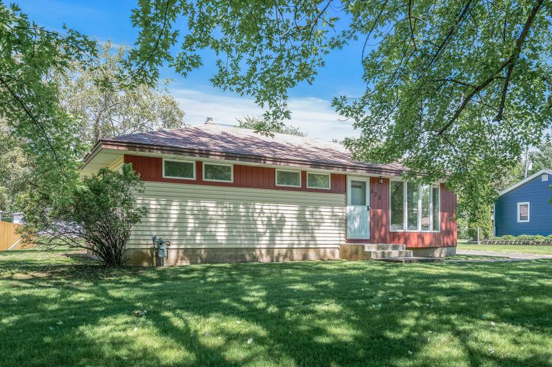 822 Mary St N, Maplewood, MN 55119