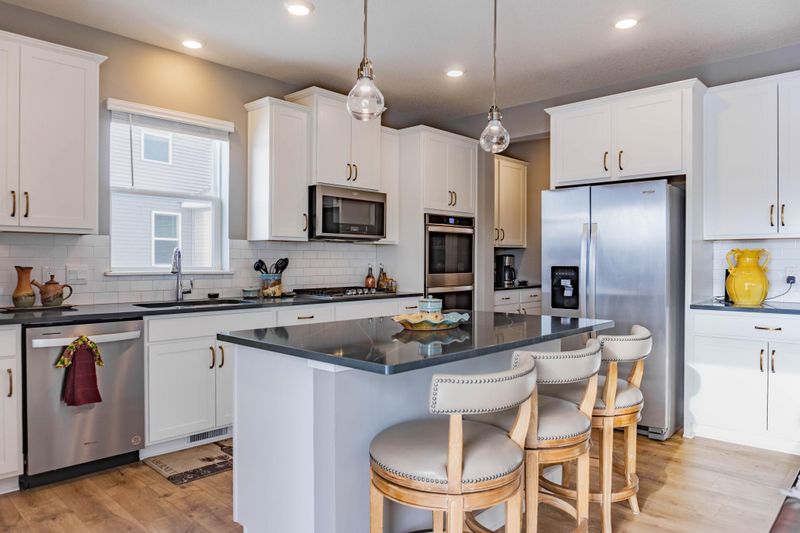 511 Goldenrod Trl, Waconia, MN 55387