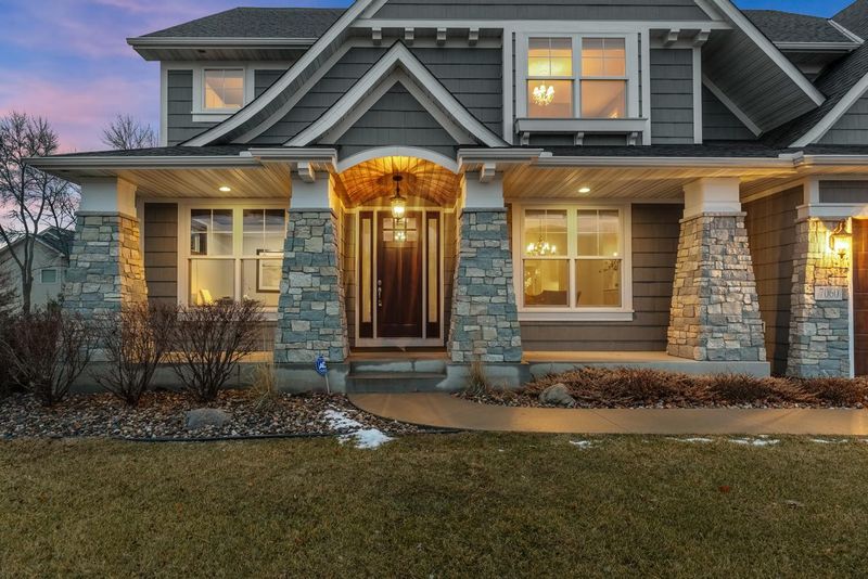 7060 Millcreek Ln N, Excelsior, MN 55317