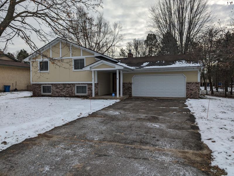 76 W Golden Lake Rd, Circle Pines, MN 55014