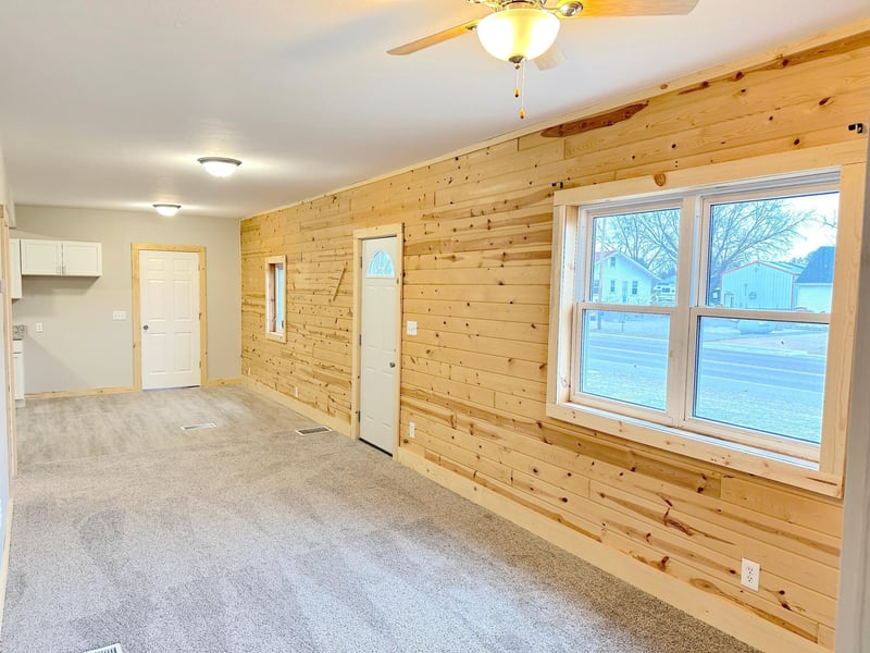 202 Main St N, Waldorf, MN 56091