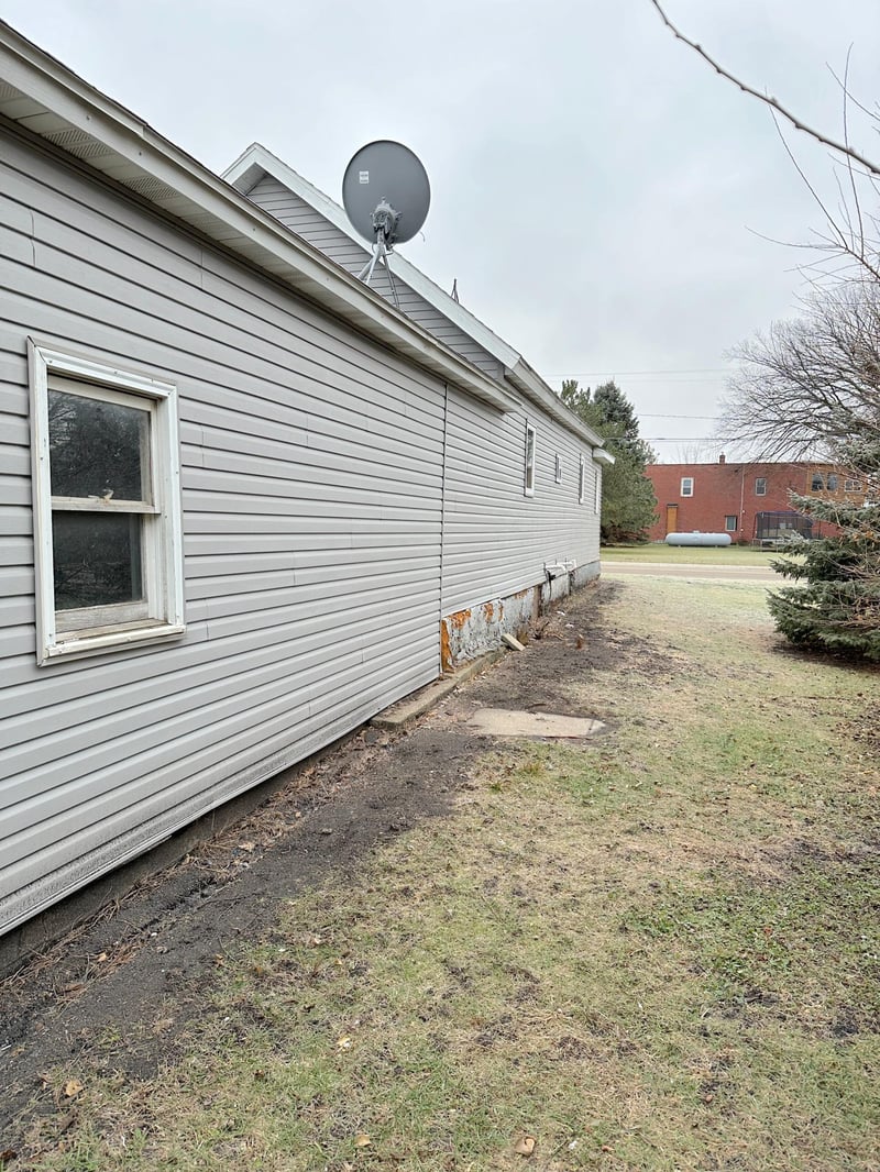 202 Main St N, Waldorf, MN 56091