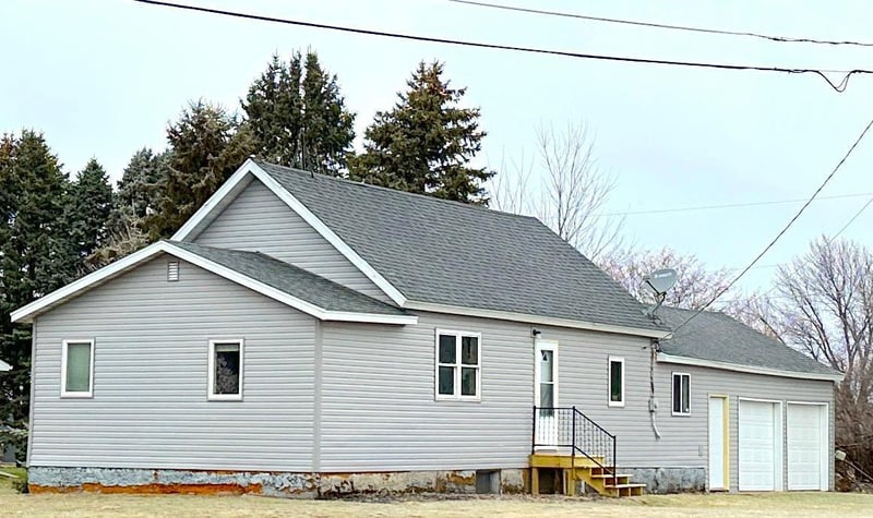 202 Main St N, Waldorf, MN 56091