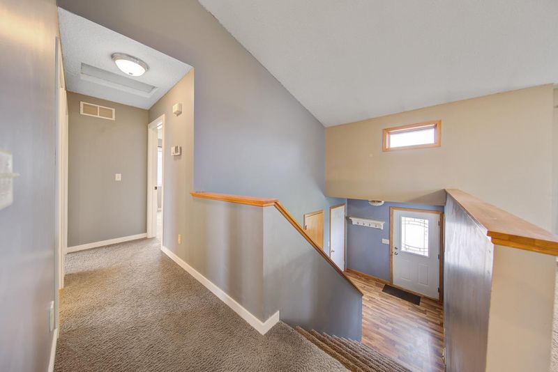 503 Sunset Ln, Lake Crystal, MN 56055
