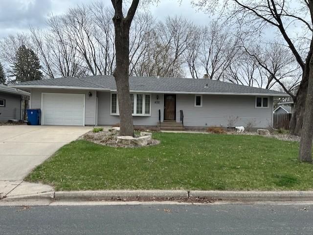 4722 Sandra Ln, White Bear Lake, MN 55110