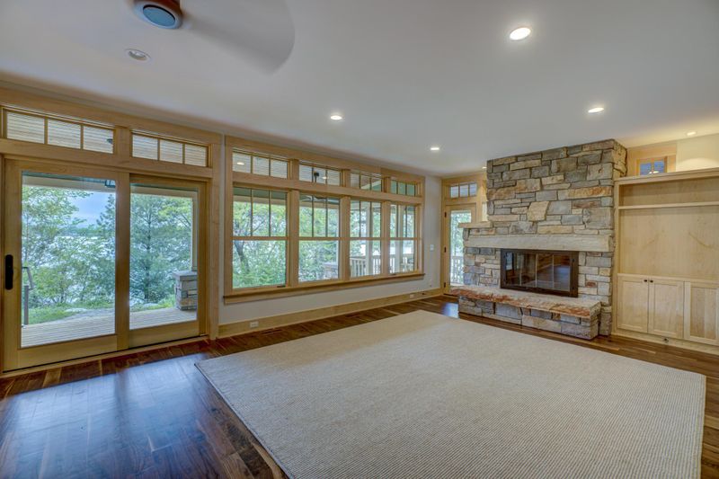 5405 Carlson Rd, Shoreview, MN 55126