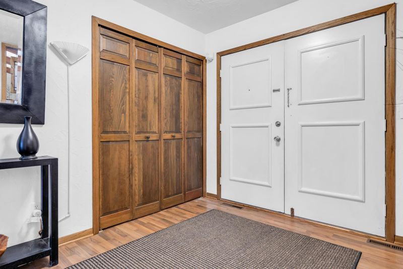 9301 Wyoming Ave S, Bloomington, MN 55438