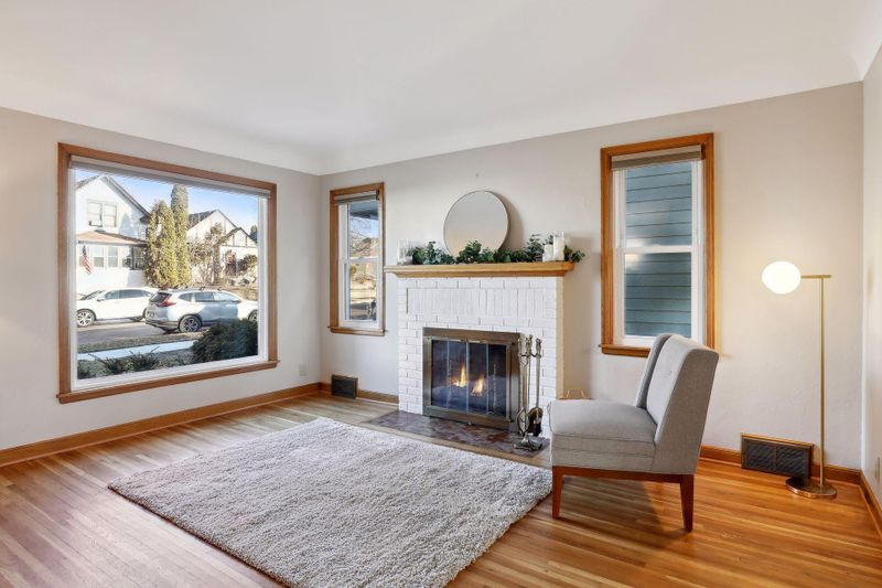 1302 Eleanor Ave, Saint Paul, MN 55116