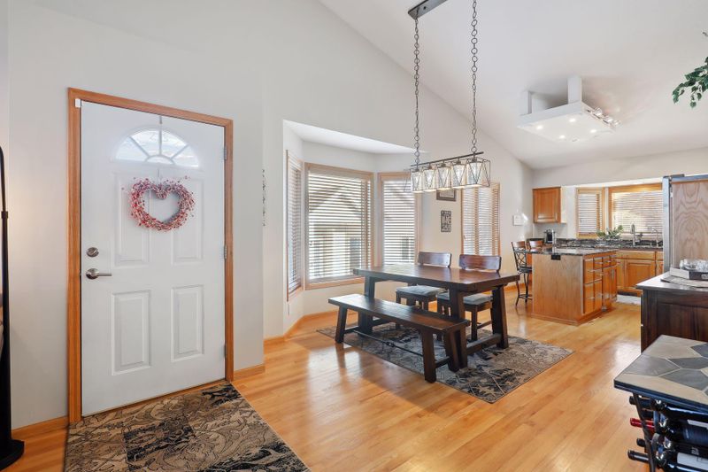 14310 Peninsula Point Dr, Savage, MN 55378