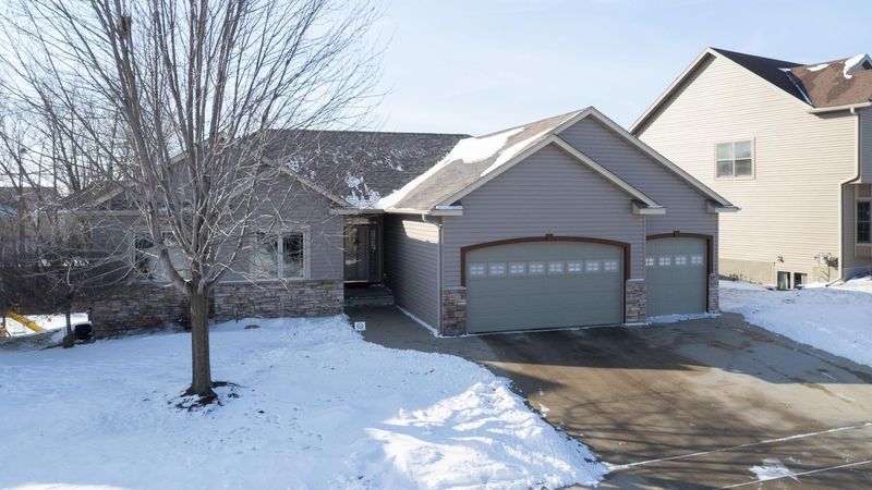 4622 Summit Pointe Pl NW, Rochester, MN 55901