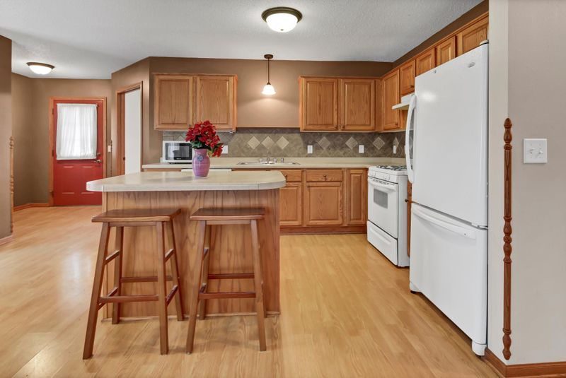 1906 W Oakes Dr, Saint Cloud, MN 56303