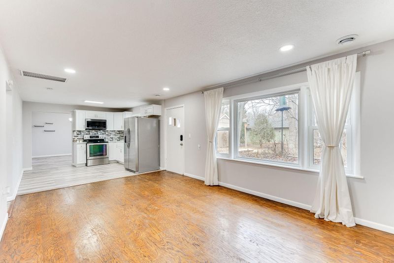 2540 Spruce St, Little Canada, MN 55117