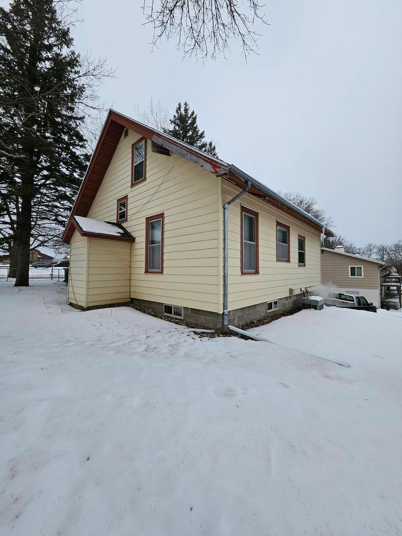 1907 6th Ave E, Alexandria, MN 56308