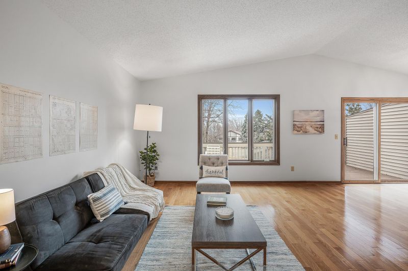 3130 Farnum Dr #A, Eagan, MN 55121