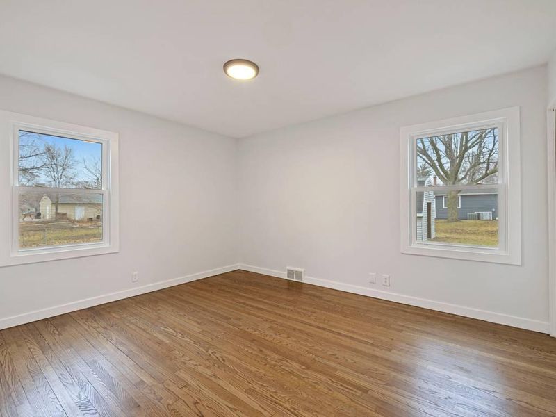 105 E 91st St, Bloomington, MN 55420