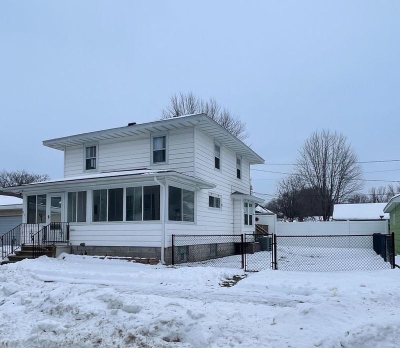 517 W King St, Winona, MN 55987