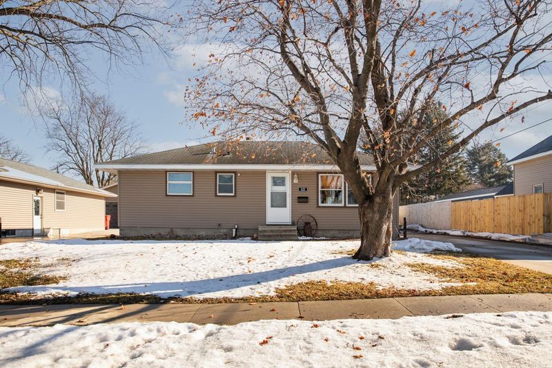 122 4th Ave NE, Stewartville, MN 55976