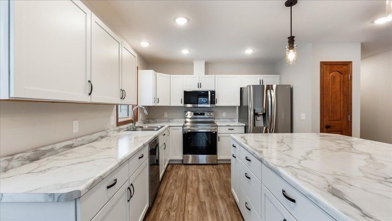 701 Grove Lake St S, Sauk Centre, MN 56378
