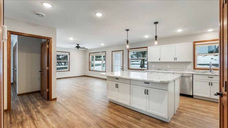 701 Grove Lake St S, Sauk Centre, MN 56378