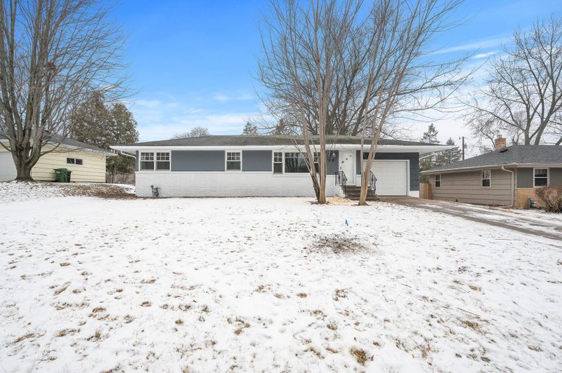 1002 Edgewater Ave, Shoreview, MN 55126