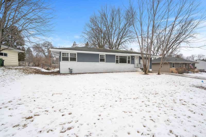 1002 Edgewater Ave, Shoreview, MN 55126